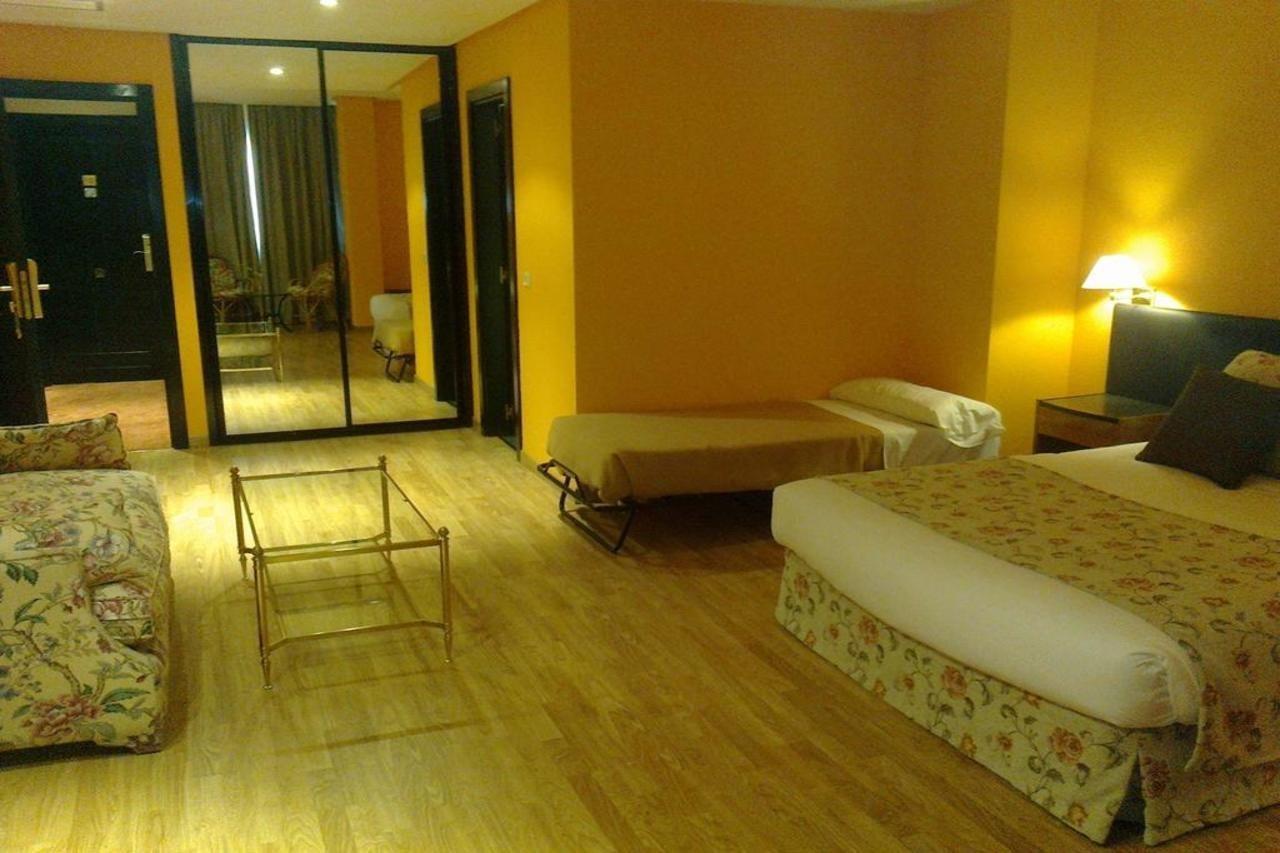 Отель Aeropuerto Madrid Torre Hogar Premium Торрехон-де-Ардос Экстерьер фото